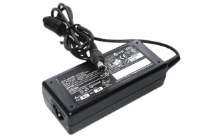 Блок питания (сетевой адаптер) для ноутбуков Toshiba 19V 3.42A 65W 5.5x2.5мм