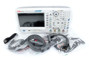 Цифровой осциллограф UNI-T MSO2204-S.