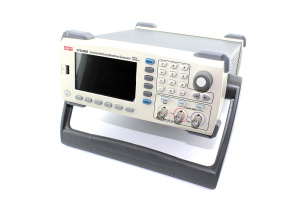 Генератор сигналов UNI-T UTG2082B