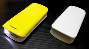 Стильный Универсальный внешний аккумулятор Power Bank для смартфонов 5600mAh 5.0V с фонариком